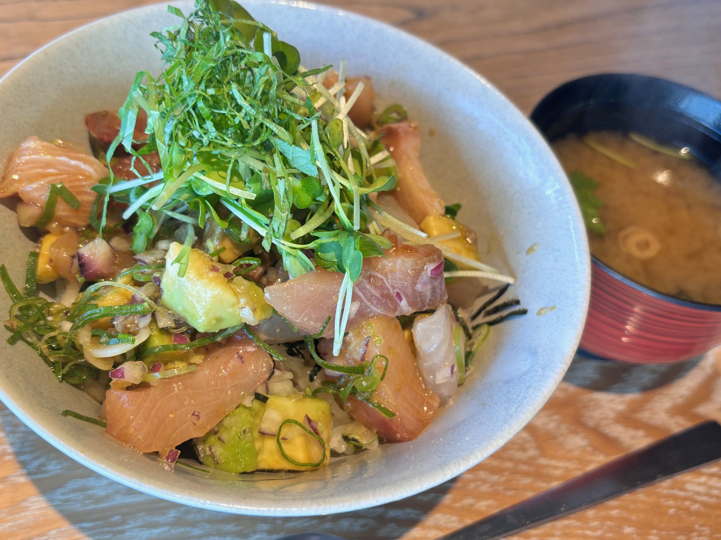 アヒポキ風海鮮丼　Ahi poke bowl